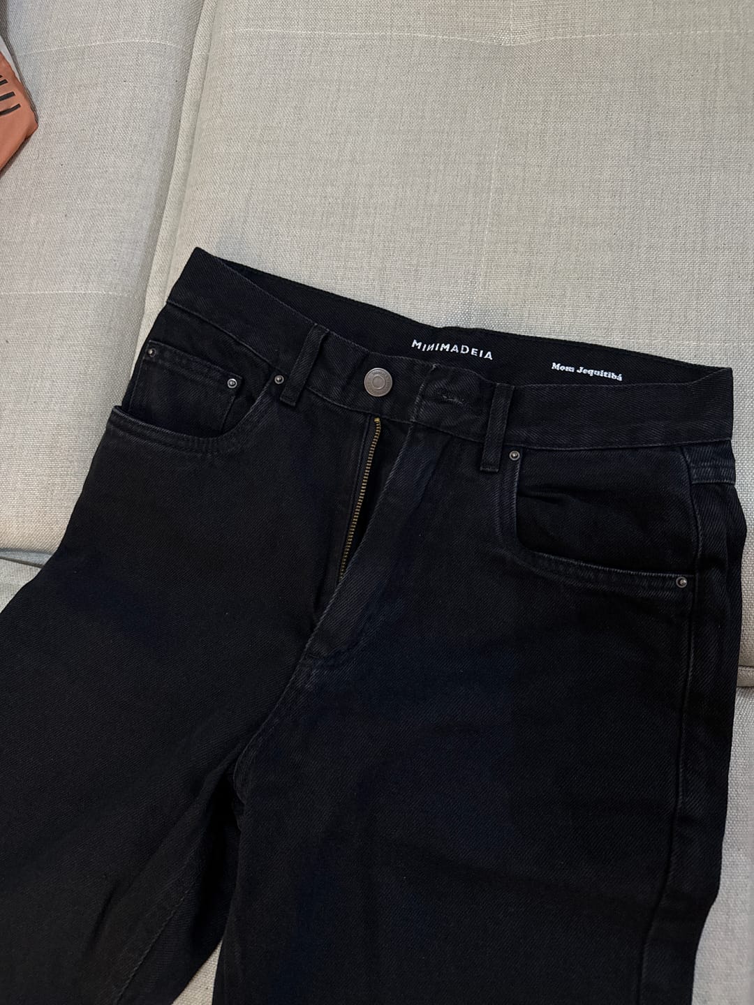 Customer photo review of Calça Jeans Mom Jequitibá Preta
