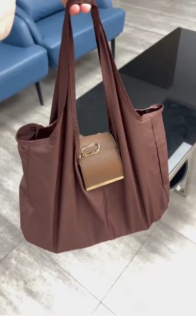 Customer photo review of Vorellia Pocket Shopper