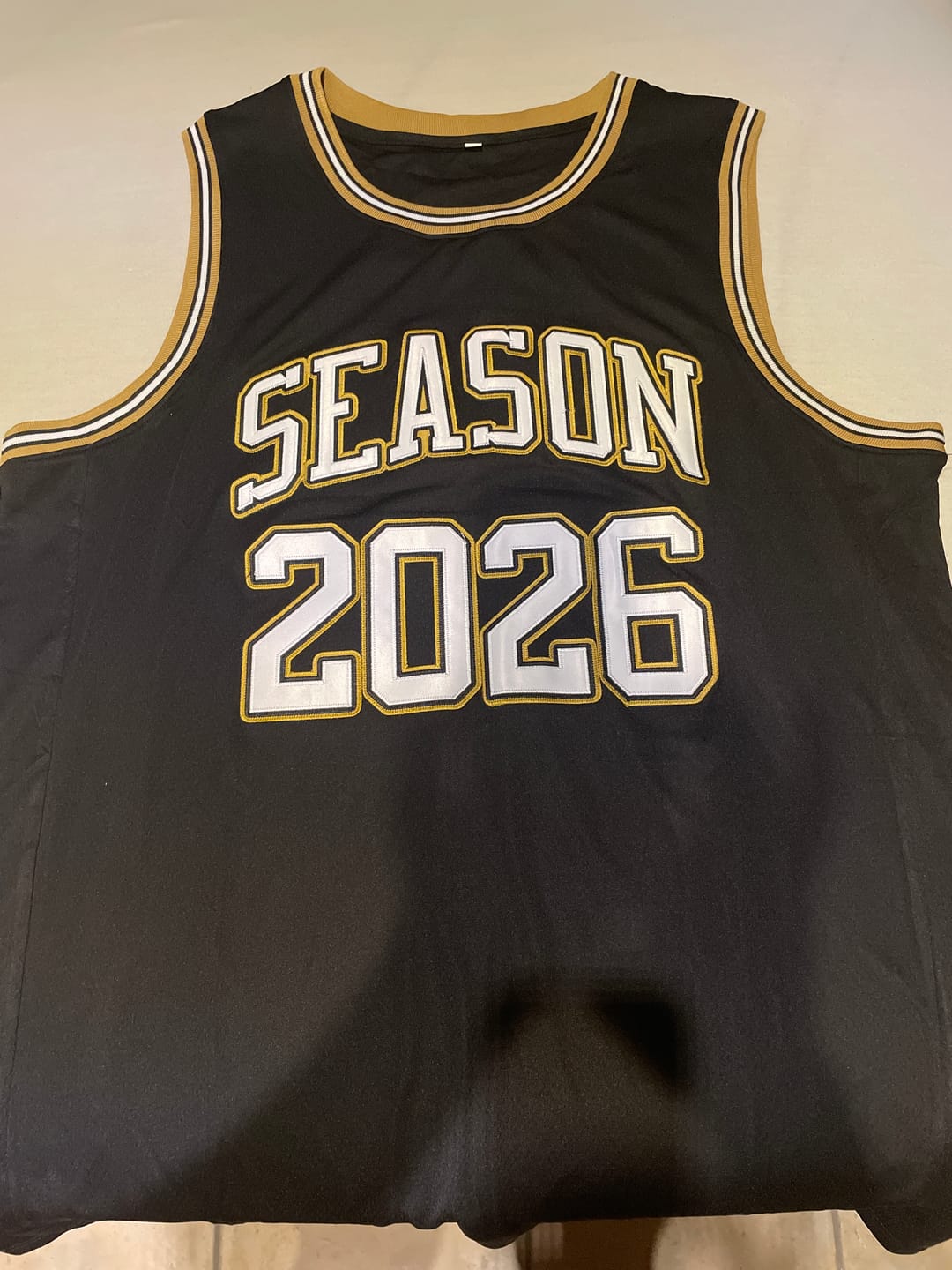 Customer photo review of Benutzerdefinierte Authentisch  Basketball Trikot Schwarz-Weiß-Gold