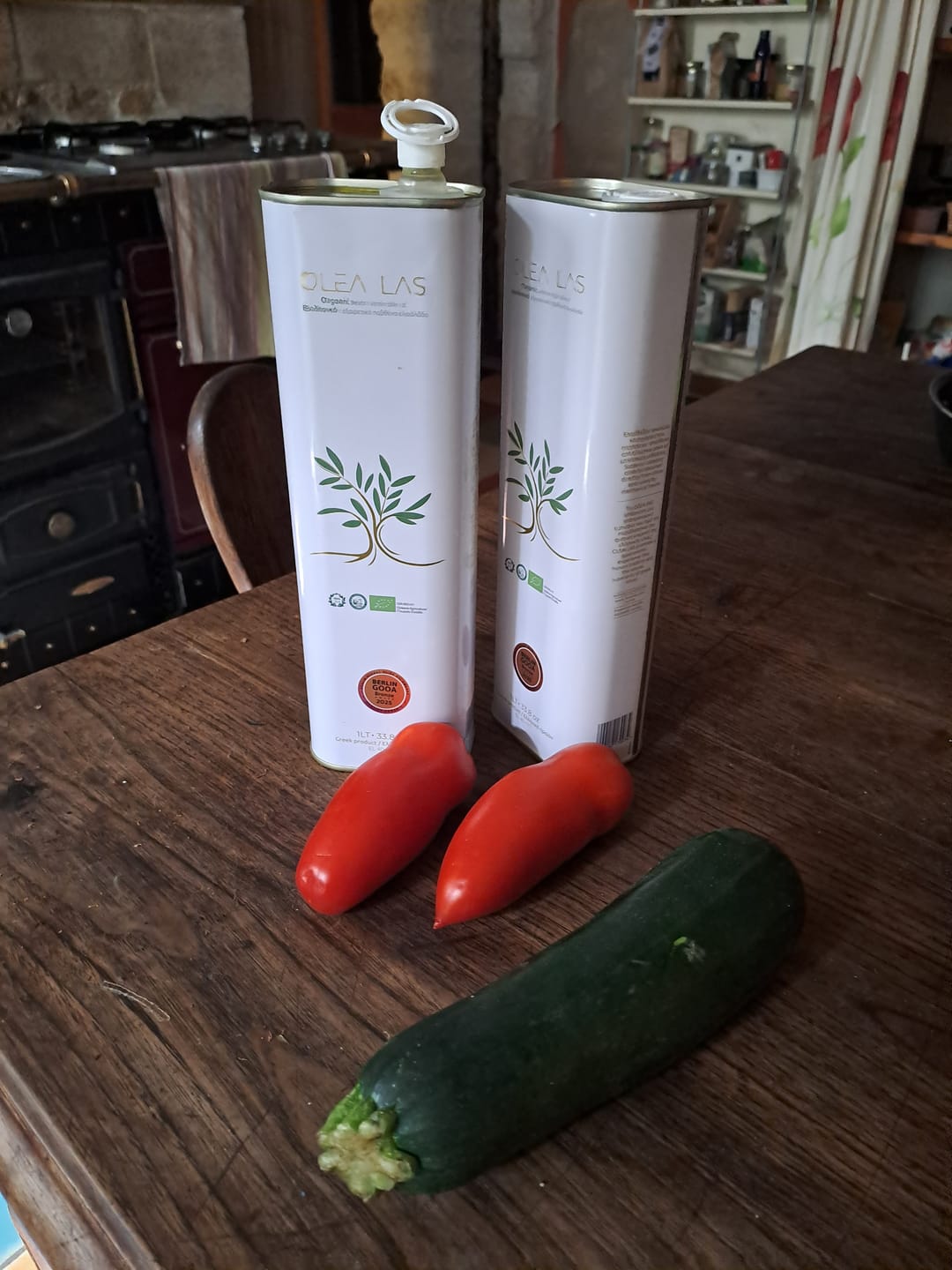 Customer photo review of Olea Las – Organic Extra Virgin Olive Oil from Laconia (Koroneiki Monovarietal) – 1000ml Tin
