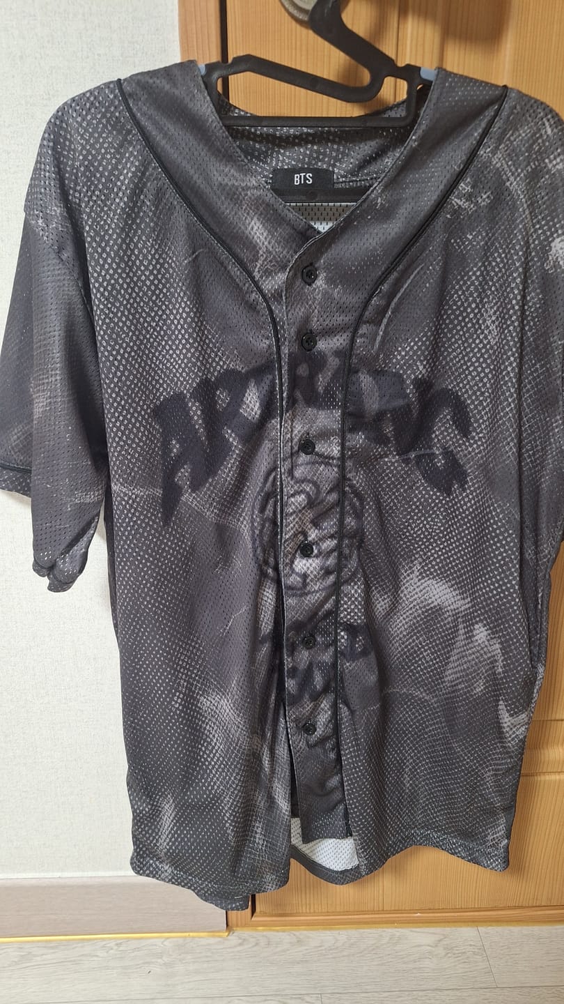 Customer photo review of BANGTAN Arirang Baseball Jersey