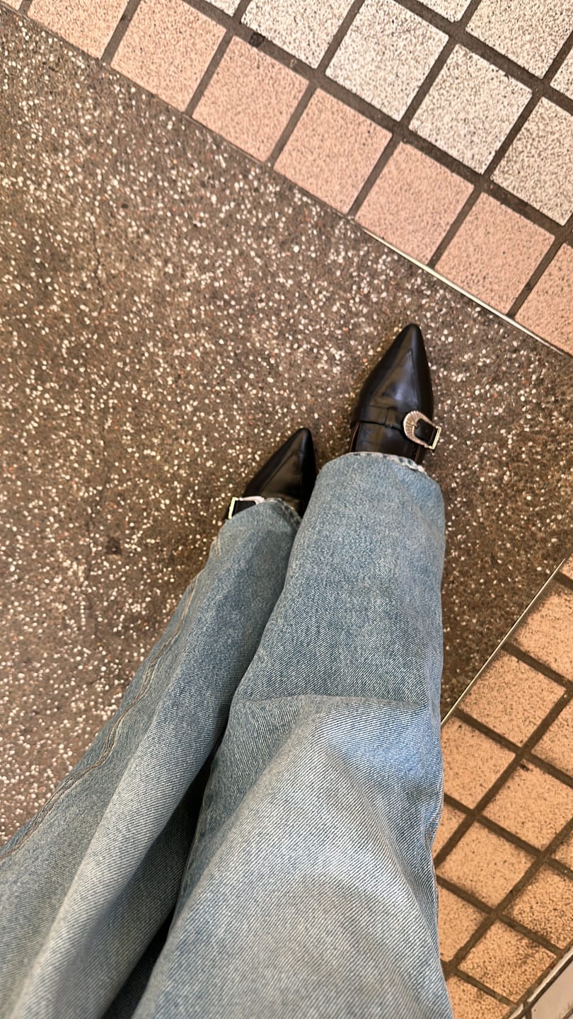 Customer photo review of Rhea・Double Buckle Pointed-Toe Flats