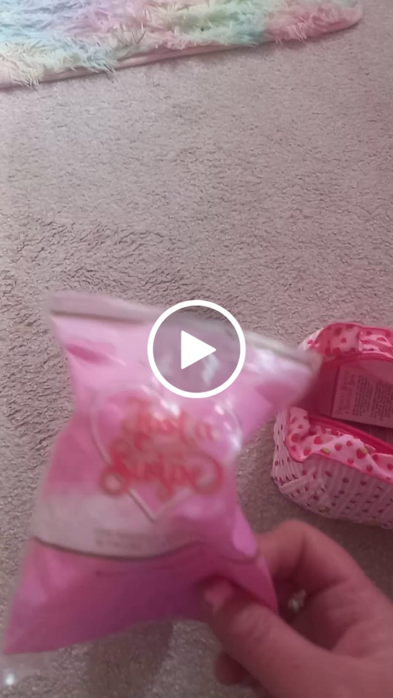Customer video review of The Skinfluencer Skincare Set