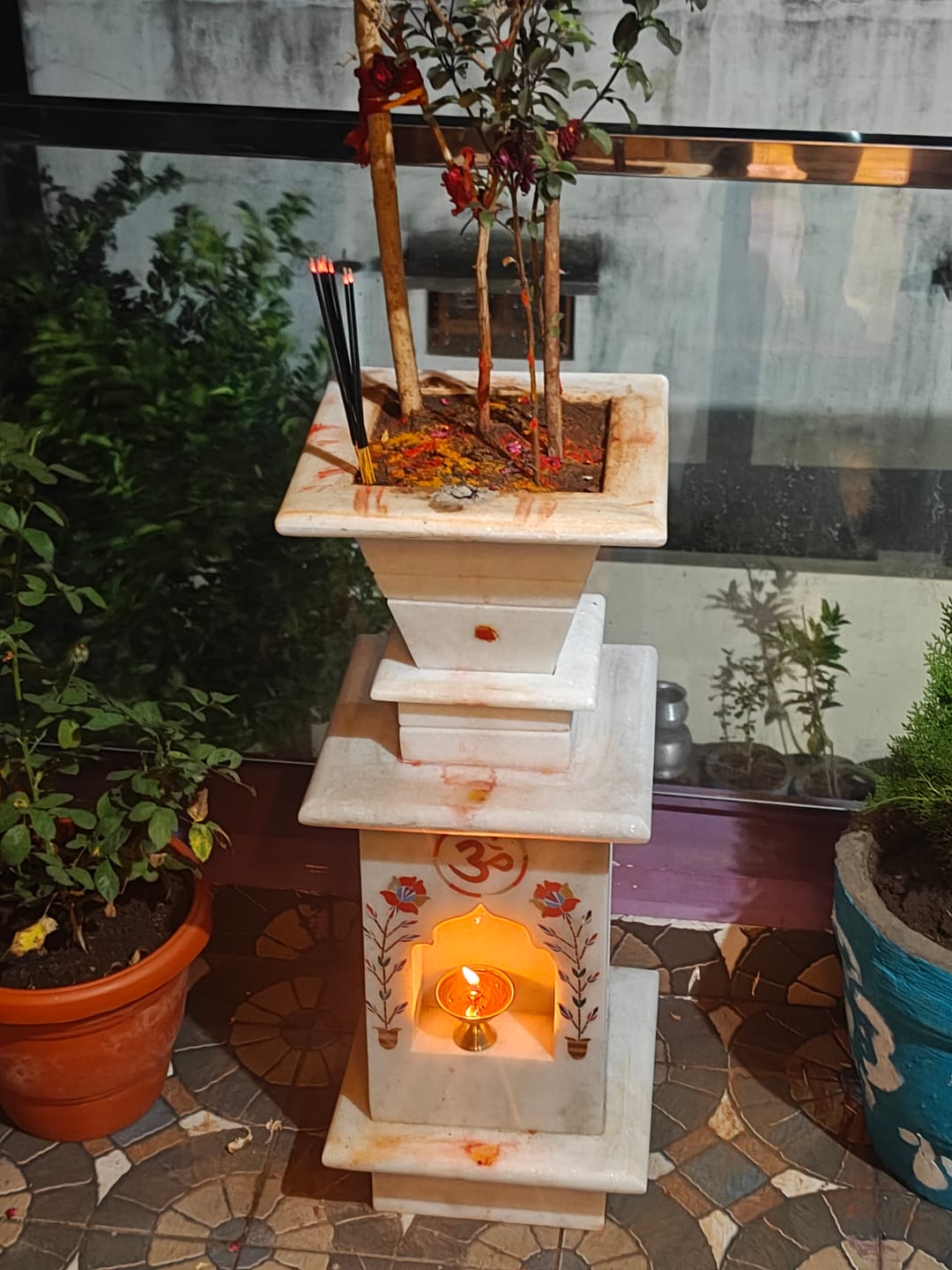 Customer photo review of Marble Tulsi Pot, White Marble Inlay - Handicraft Bazaar