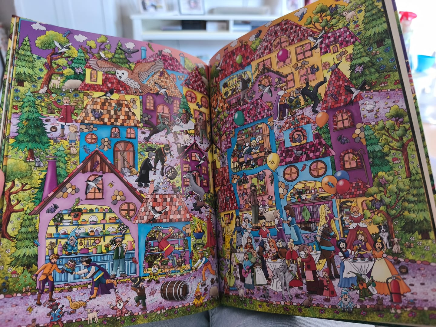 Customer photo review of Personalisiertes Wimmelbuch - Märchenland