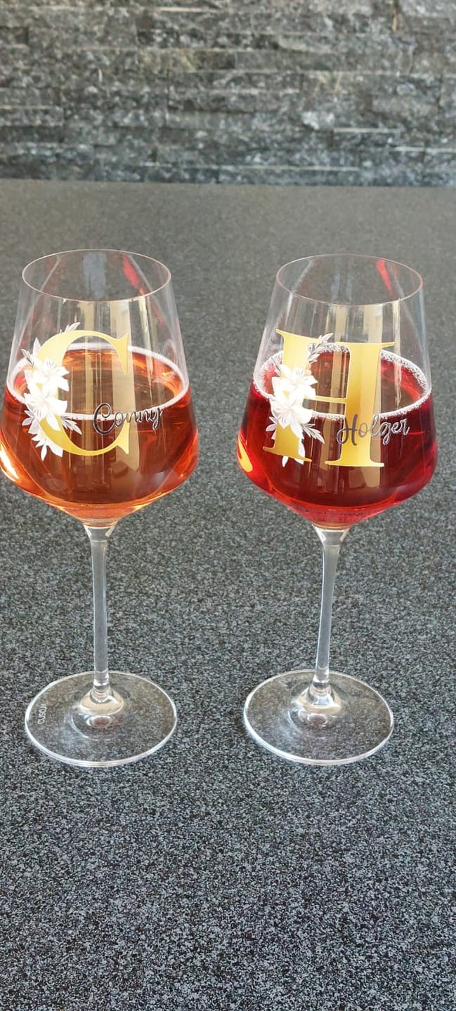 Customer photo review of Blume - Personalisiertes Weinglas mit Initiale und Namen für Dich und deine Freundinnen