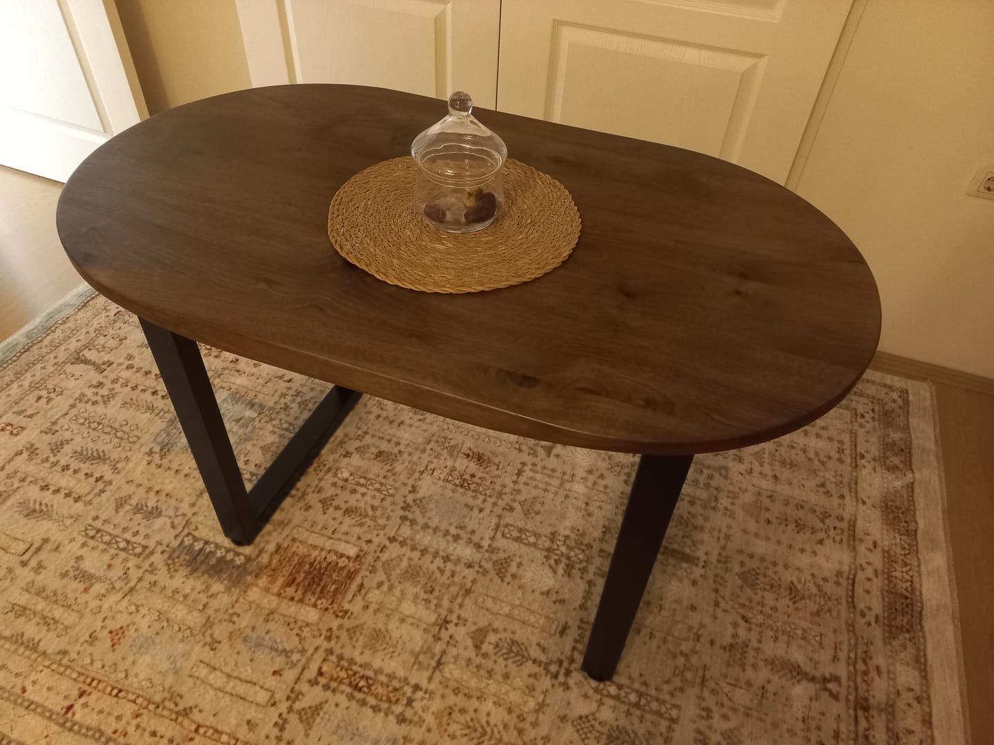 Customer photo review of Masif Ceviz ve Kestane Yemek Masası - Oval Metal Ayaklı Masa