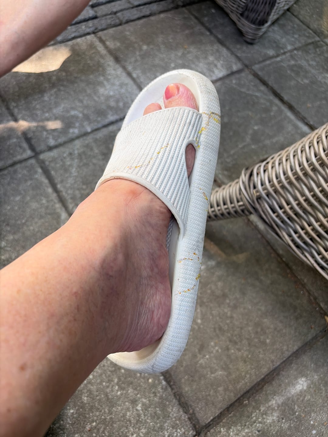 Customer photo review of HappyFlops Botanics