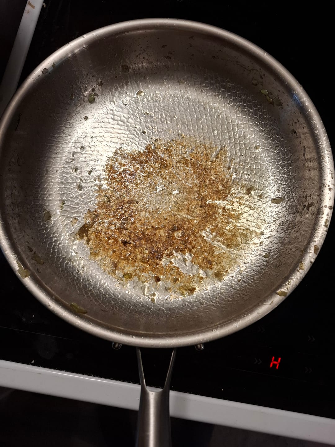 Customer photo review of Käsintaottu Titaanipannu