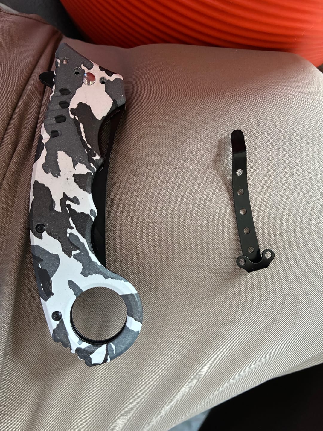 Customer photo review of KARAMBIT MYSTERY BOX™