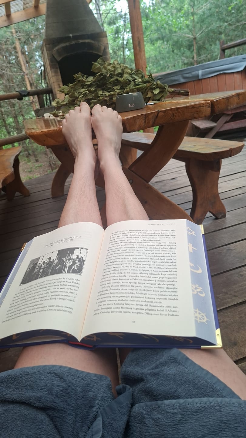 Customer photo review of LIETUVOS ISTORIJA: XXL riboto tiražo kolekcinis A. Šapokos knygos leidimas + trispalvė šilko juostelė + metalo kampai + Žalgirio mūšį vaizduojanti puslapių briauna