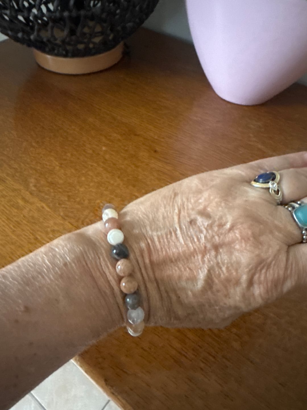 Customer photo review of Bracelet Pierre de Lune Multicolore "Féminité Envoûtante"