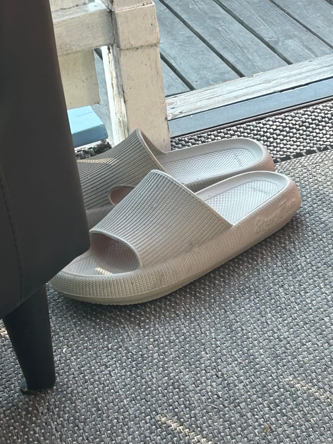 Customer photo review of HappyFlops Original