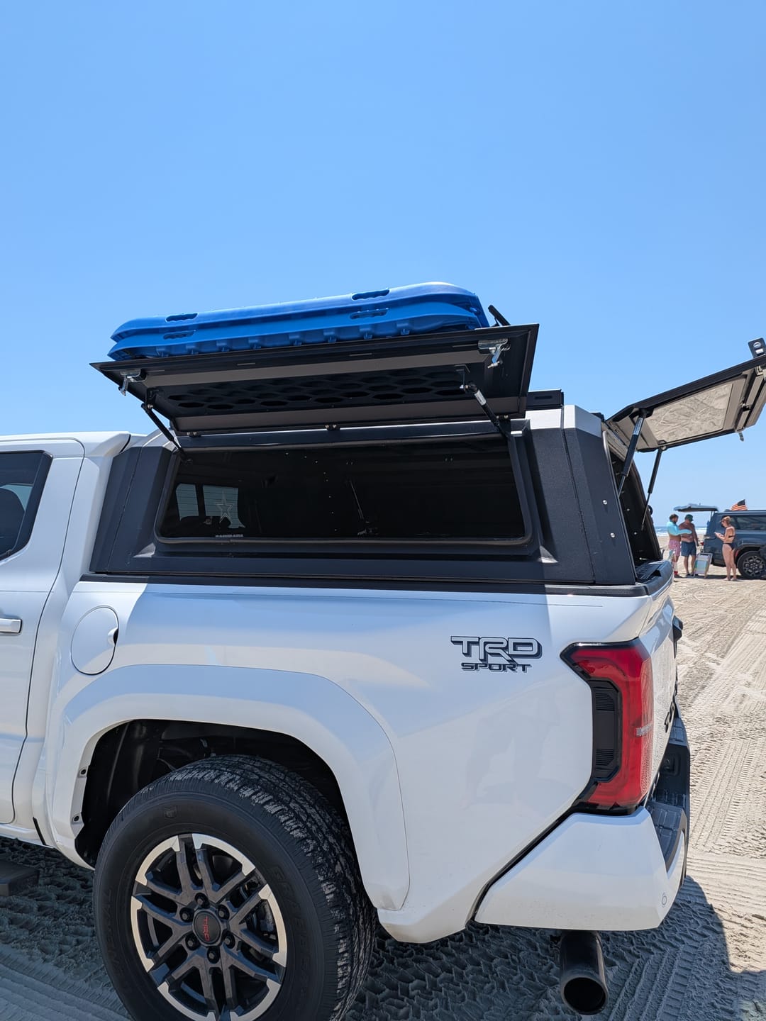 Customer photo review of OPENROAD Aluminum Truck Cap with Three-Color Light