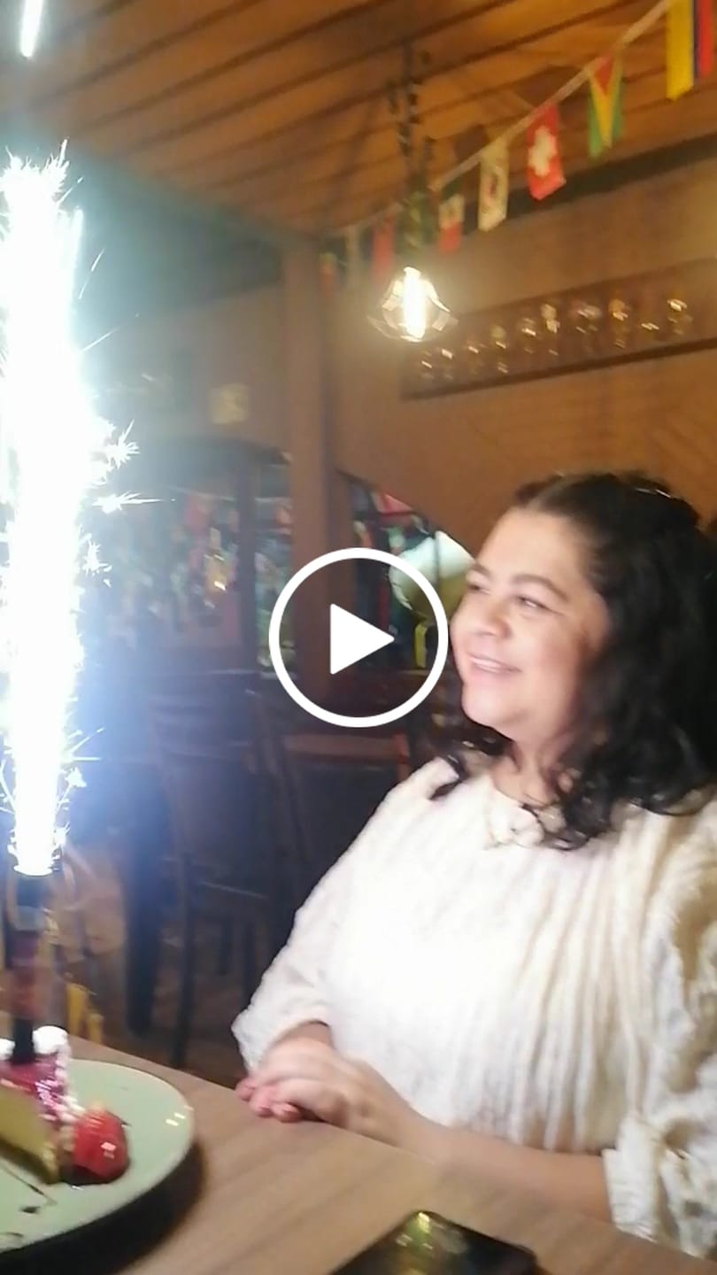 Customer video review of Tu Historia en Música – Emoción Garantizada