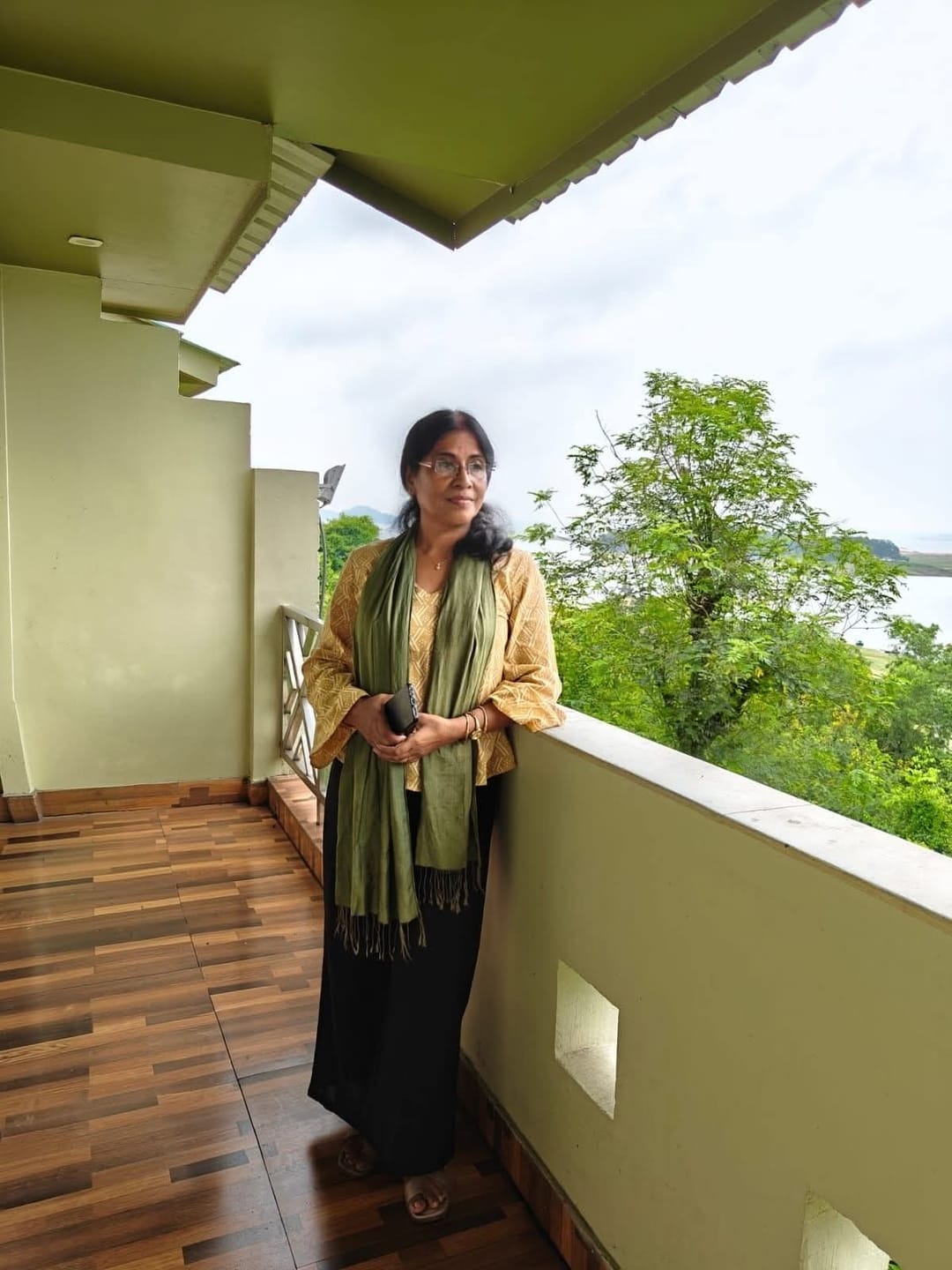 Customer photo review of Women Black Airy Linen Wide Leg Pant