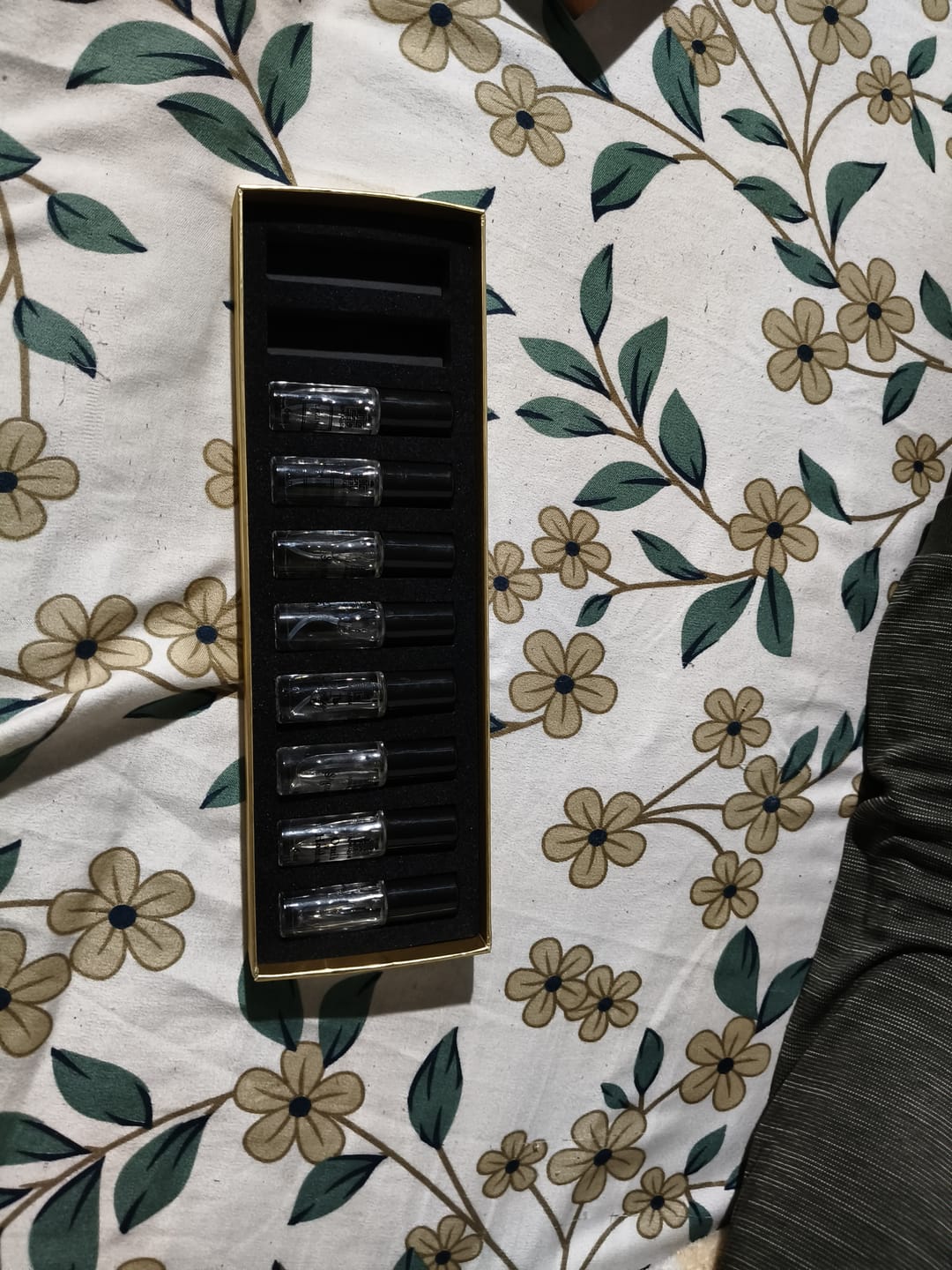 Customer photo review of Perfume Sample Discovery Set – 10 Mini Perfume Sprays (6ml Each)