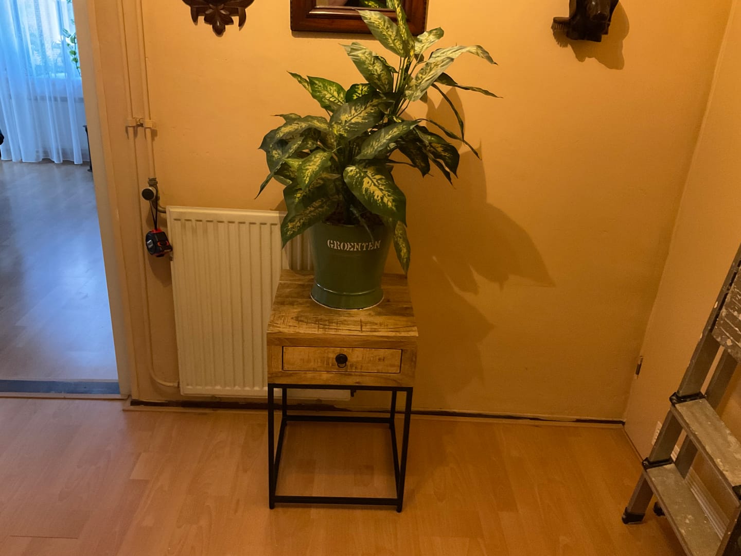 Customer photo review of Industriele bijzettafel| Mangohout en Staal | 40x40x60cm