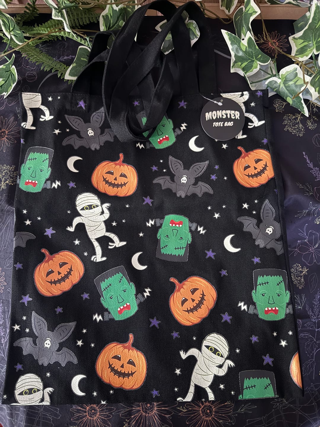 Customer photo review of Halloween Stofftasche „Monster-Party“ – Witchy Tragetasche mit Kürbis & Fledermaus Motiv