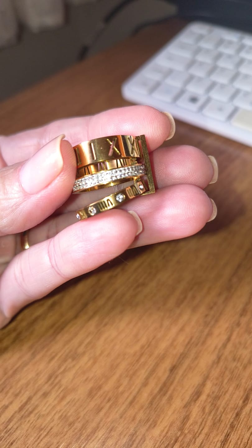 Customer photo review of Anel Aro Triplo Algarismo Romano Banhado em Ouro 18K
