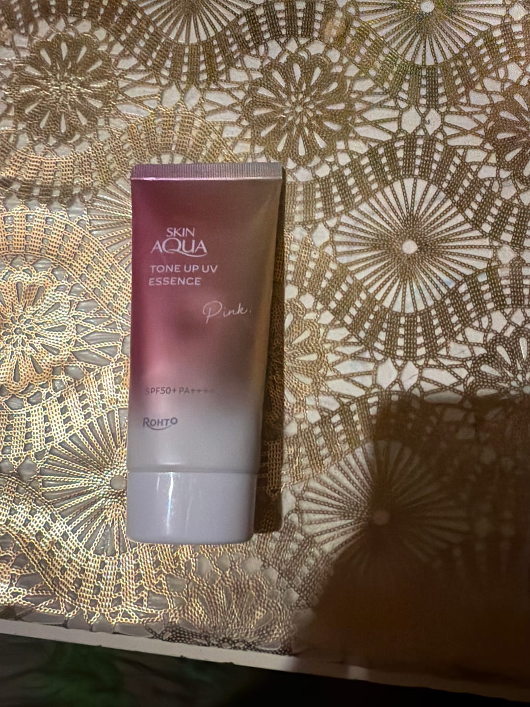 Customer photo review of Skin Aqua Tone Up UV Essence Pink SPF50+ PA++++ 70g
