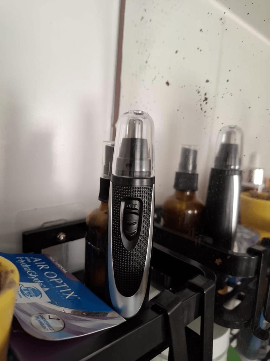 Customer photo review of Aparador de Pelos ULTRATEC Bateria | Classic, Preto/Prata