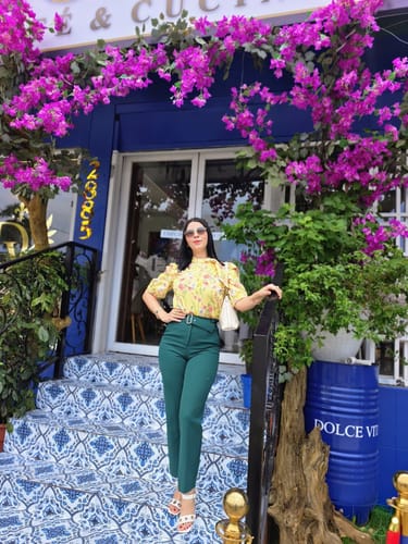 Customer photo review of Amira Tie-Neck Puff-Sleeve Blusa 752995