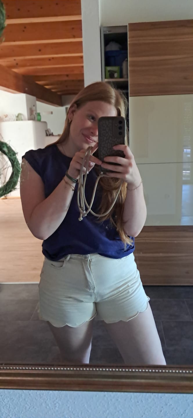 Customer photo review of JEANS SHORTS WAVES
