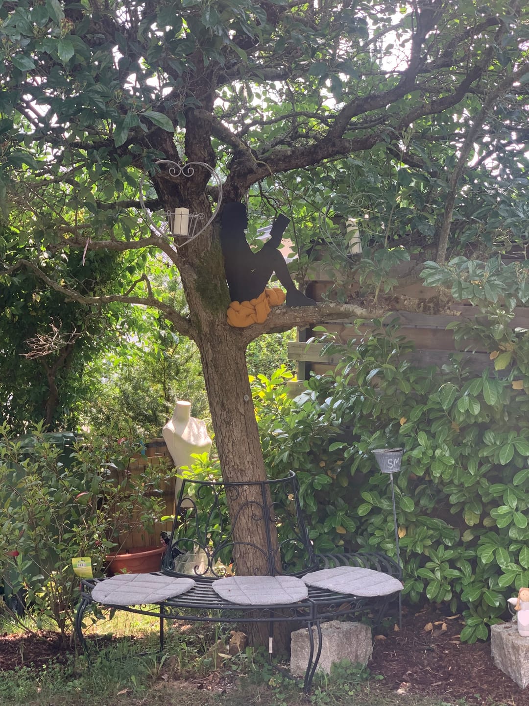 Customer photo review of Gartenstecker Lesende Frau