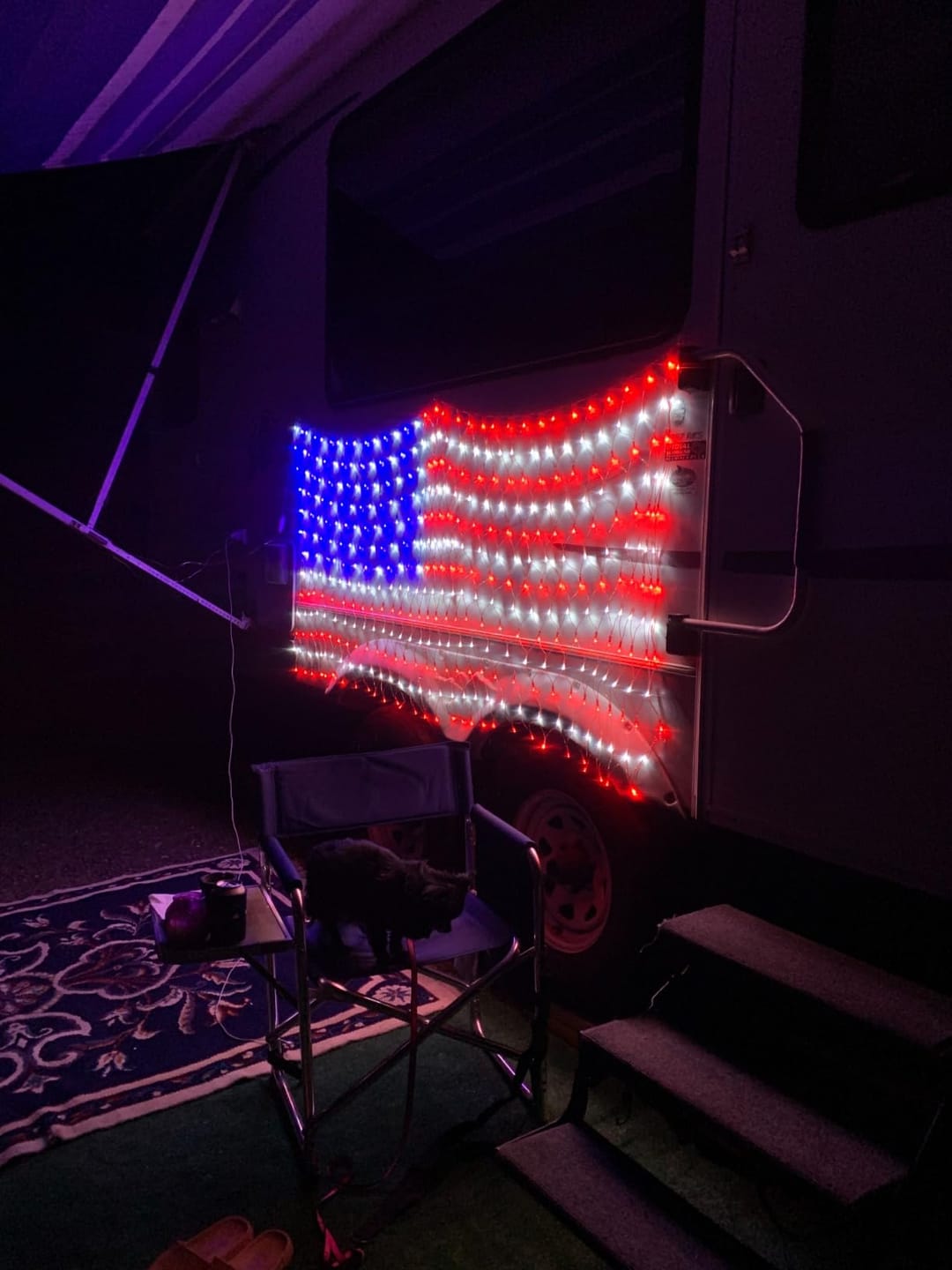 Customer photo review of Custom Solar-Powered National Flag Net Lights - Commemorative and Fun Outdoor Decorations