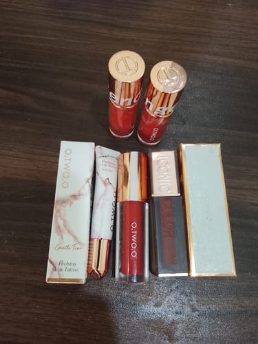 Customer photo review of O.TWO.O ULTRA STAY LOLEPOP LIPSTICK