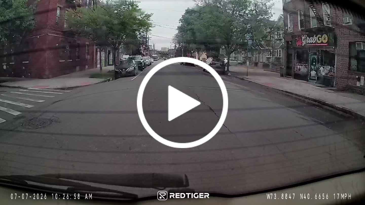 Customer video review of REDTIGER F17 Elite 4K 3 Channel Car Vlog Dash Cam Sony STARVIS 2 Dual HDR WIFI 6 Full Night Color