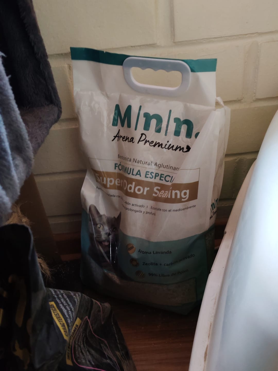 Customer photo review of Arena Minino 24kg - Carbón Activo