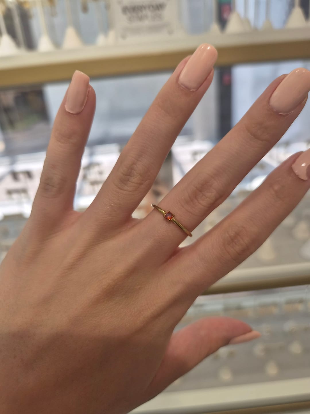Customer photo review of Anillo Zirconia Birthstone
