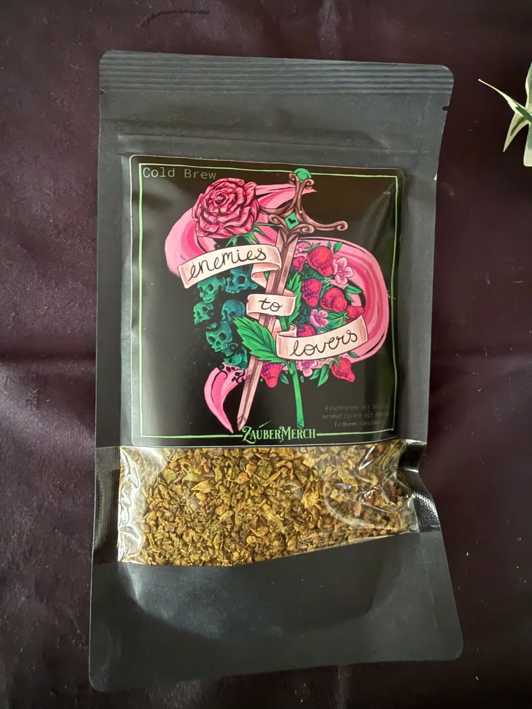 Customer photo review of Enemies to Lovers Cold Brew Tee – Matcha Erdbeere Eistee