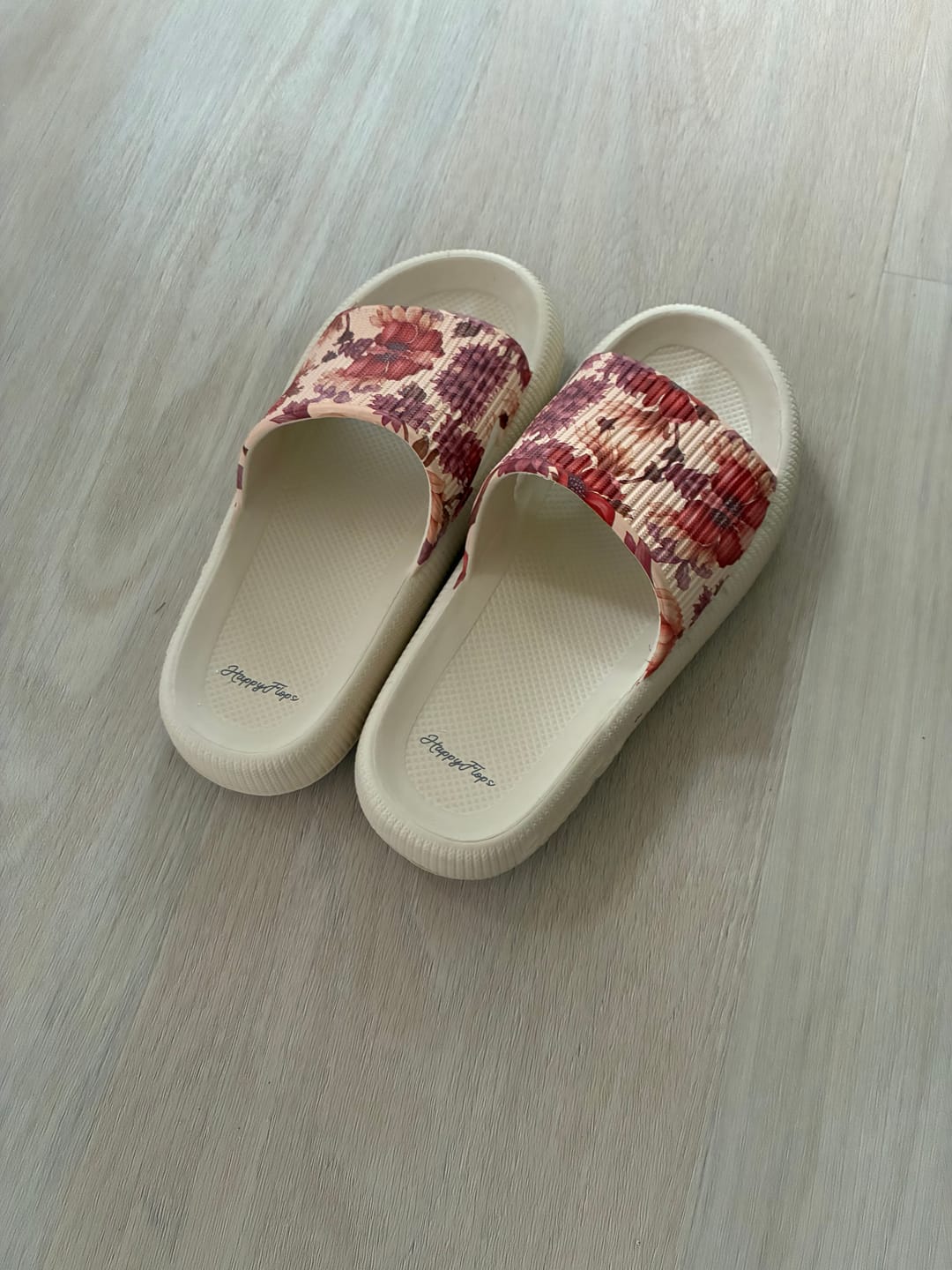 Customer photo review of HappyFlops Botanics