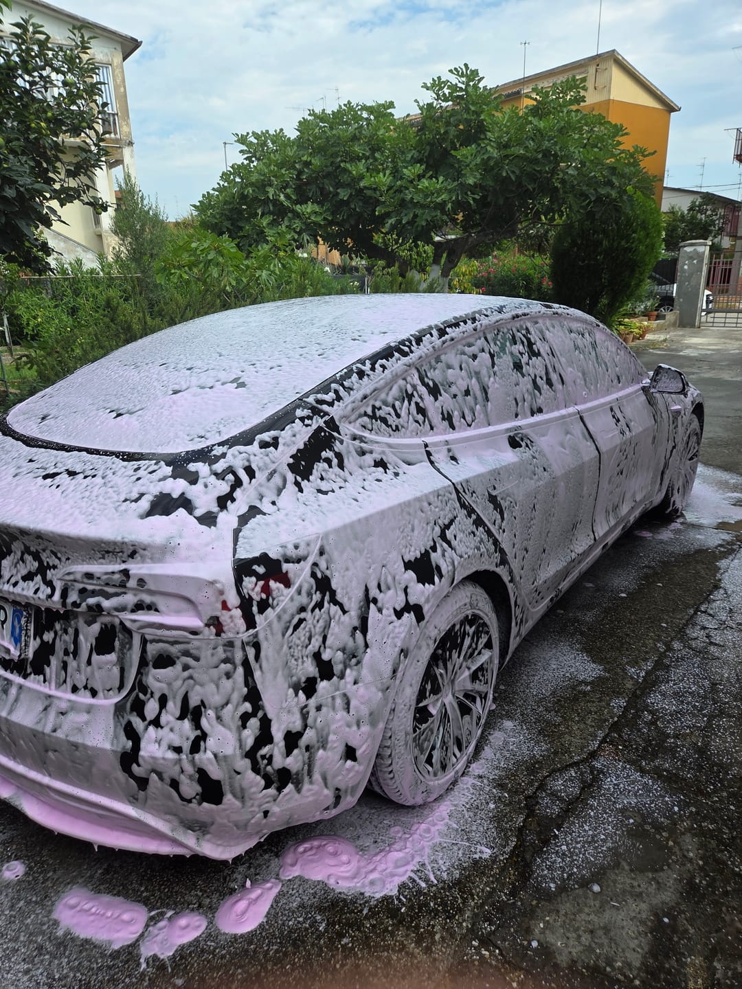 Customer photo review of S2 FOAMY COLOR by INNOVACAR: pH-neutral car shampoo with colored foam and pink lather