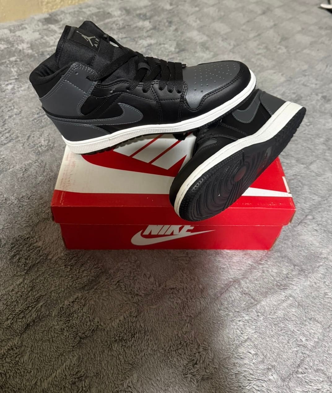 Customer photo review of Tenis Retro 1 Gris Inter