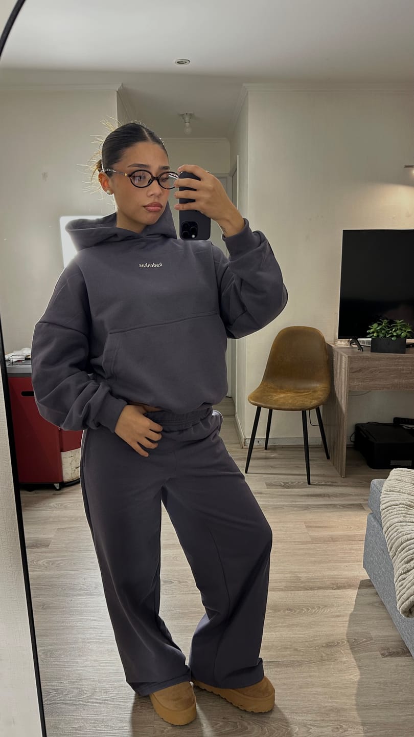 Customer photo review of POLERÓN HOODIE GRIS - OVERSIZE CON GORRO LOGO BORDADO