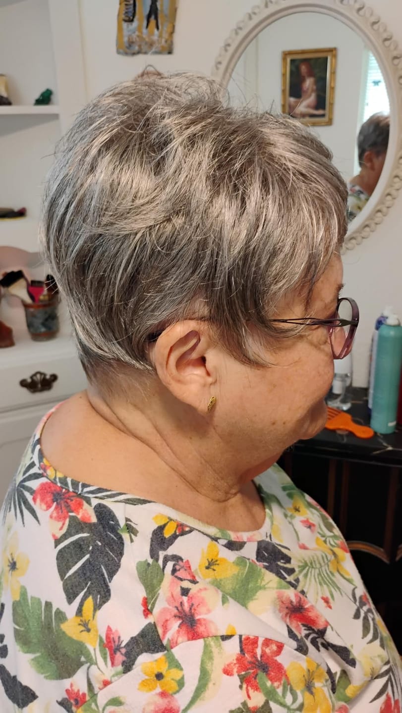 Customer photo review of Breathable Short Hair Topper For Women - Effortless Beauty, Instantly
