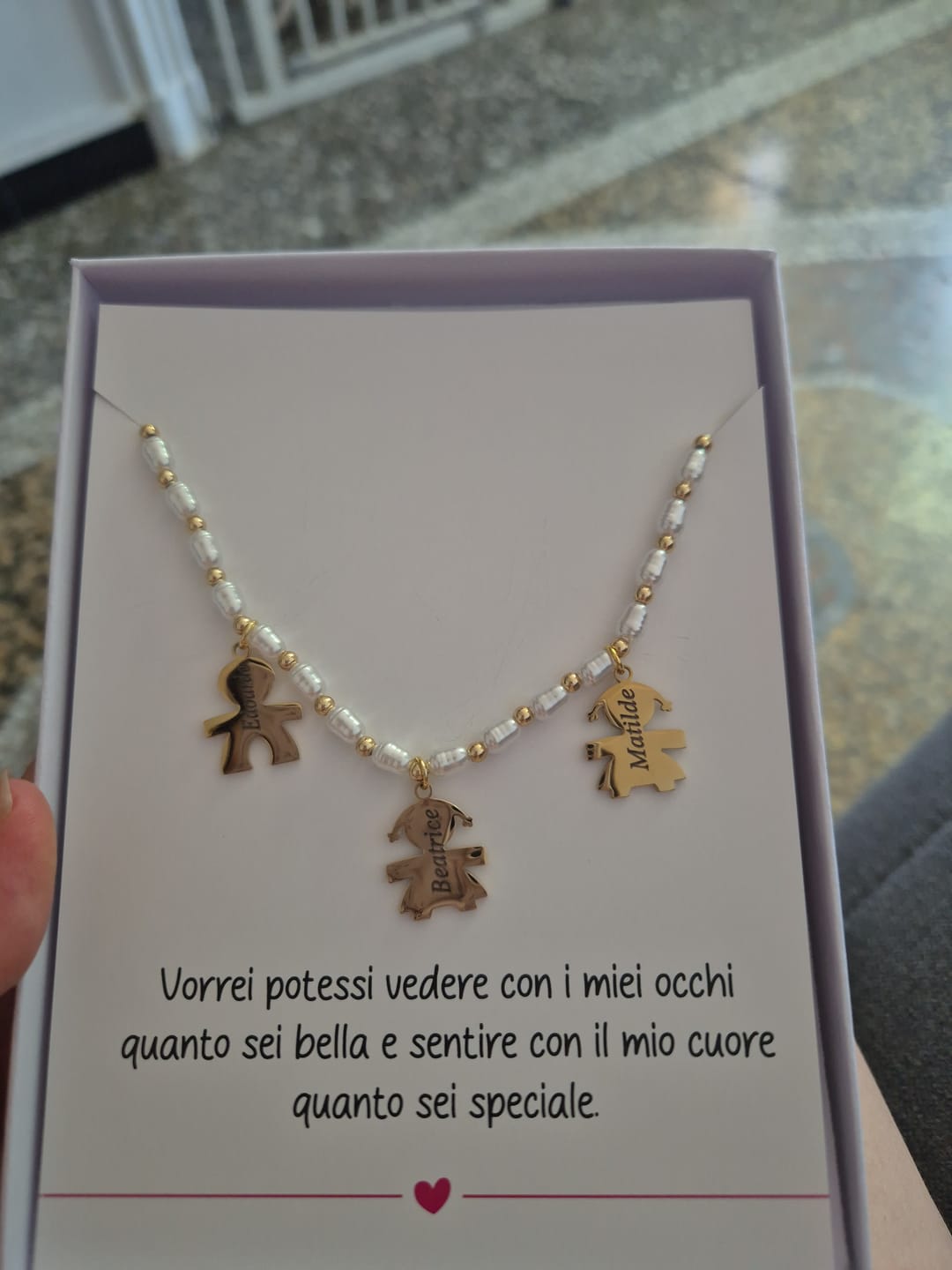 Customer photo review of Girocollo Family In Perle con ciondoli Bimbo Personalizzati
