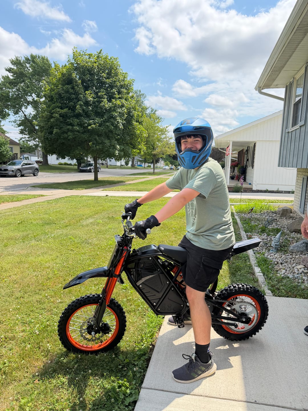 Customer photo review of Eskute® NOVA Mini Electric Dirt Bike For Teens & Adults