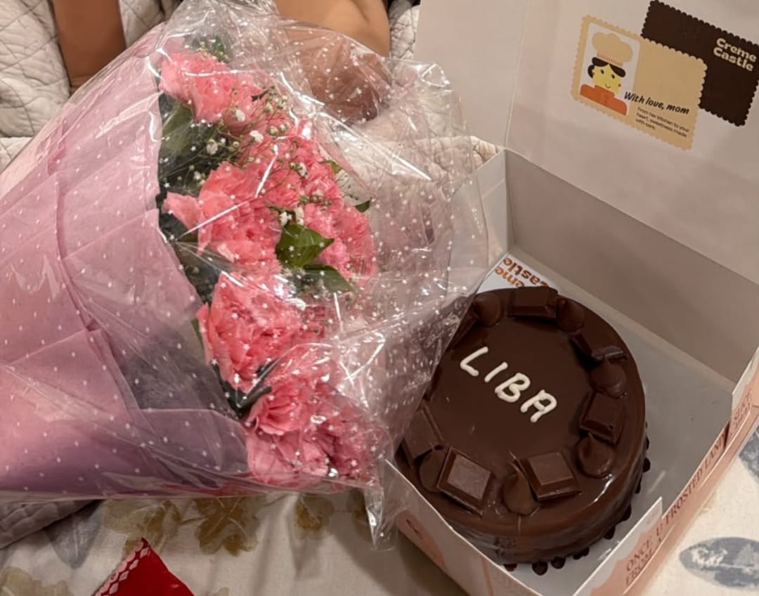 Customer photo review of Classical Dairy Milk Cake