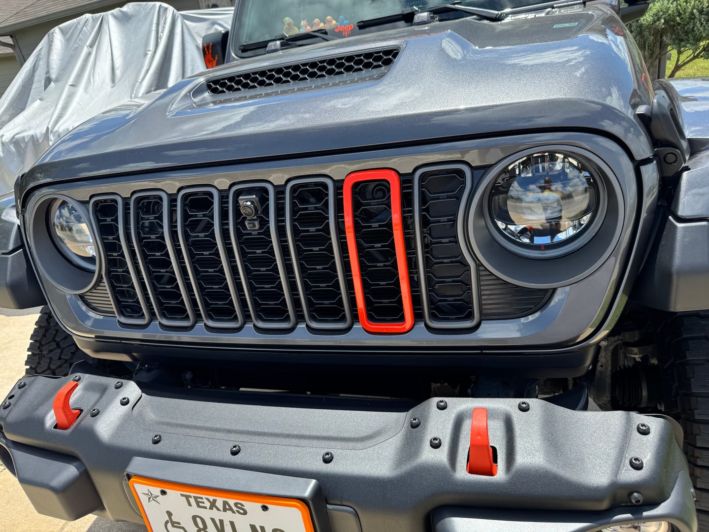 Customer photo review of Painted "Snap On" Accent Cover fits *24-26 Updated Jeep JL JT Grille
