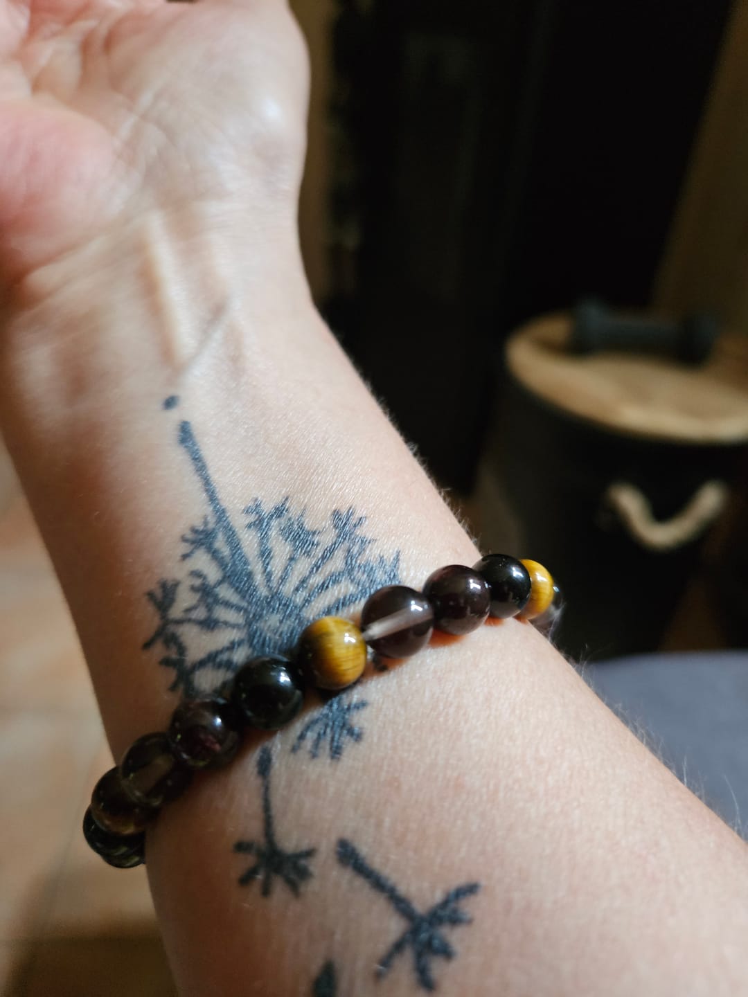 Customer photo review of Bracelet "Réussite & Protection" en Oeil de Tigre, Grenat, Tourmaline & Quartz Fumé