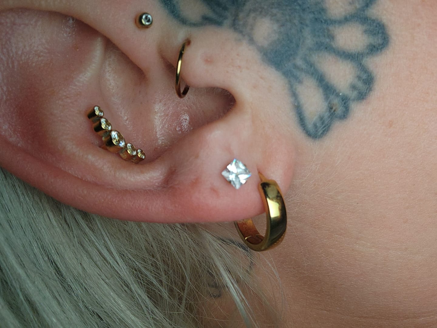Customer photo review of Cube Stones Ohrstecker | 18K vergoldet