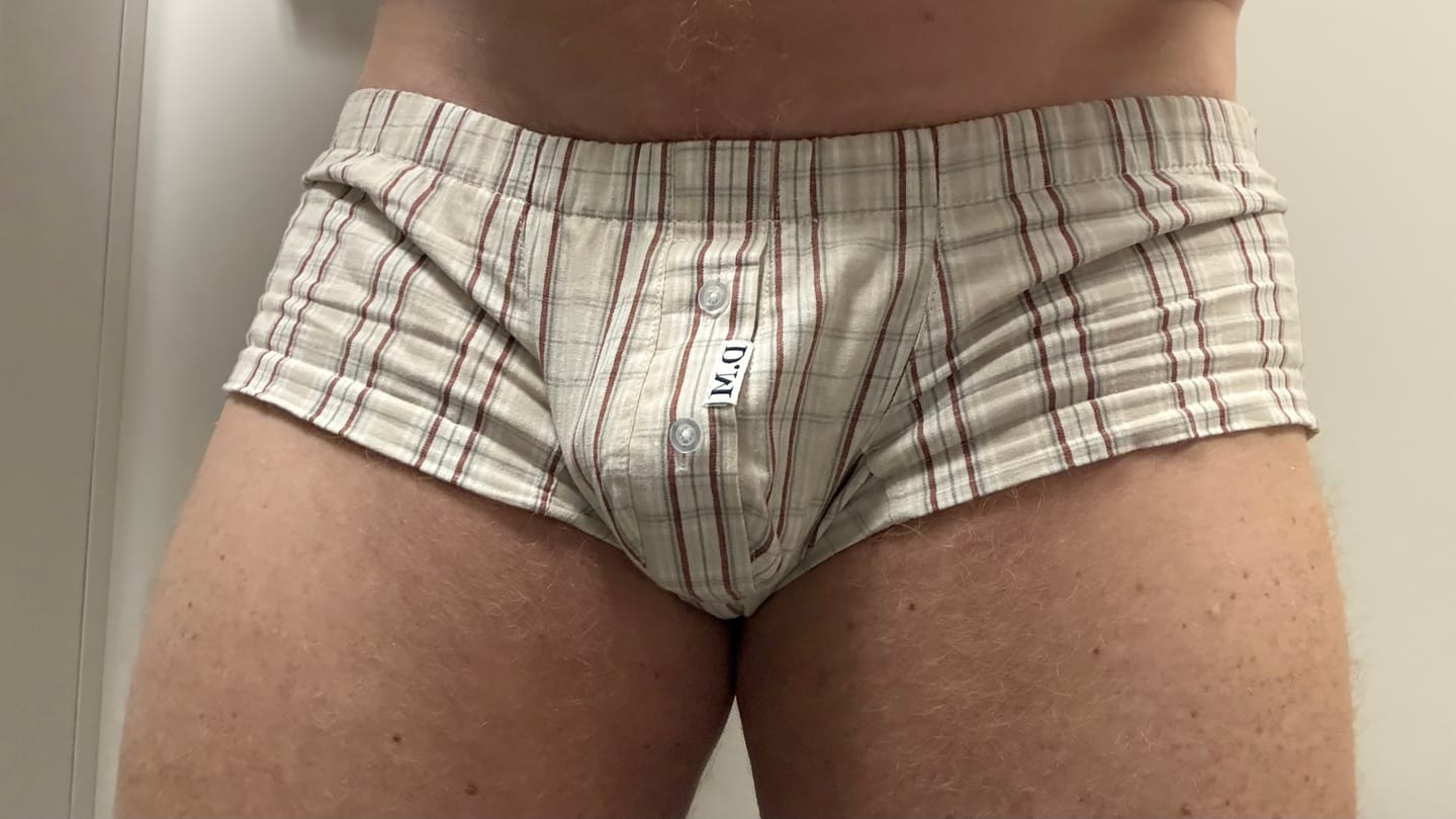 Customer photo review of Mens Plaid Front Pouch Boxer Shorts