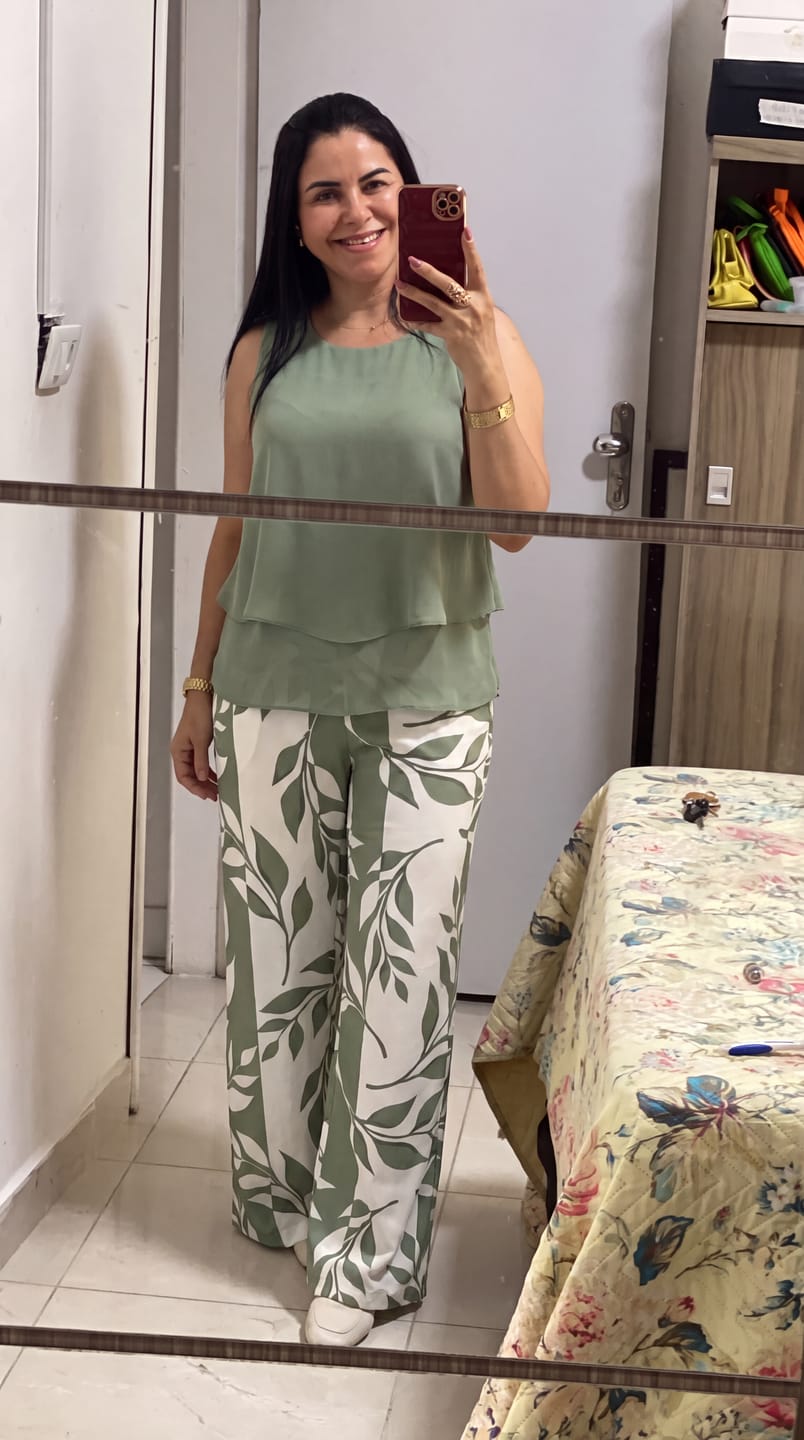Customer photo review of PETRONILA™ | CONJUNTO VERDE SALVIA BLUSA Y PANTALÓN BOTÁNICO