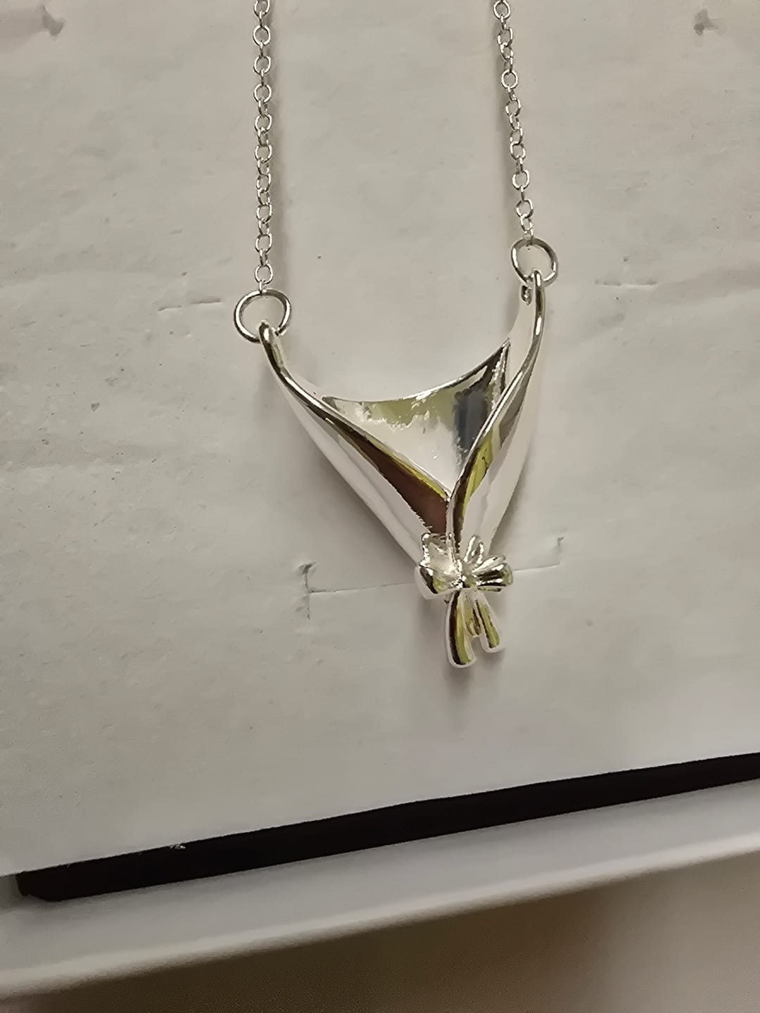 Customer photo review of Elyndra™ – Collana Bouquet Elegante
