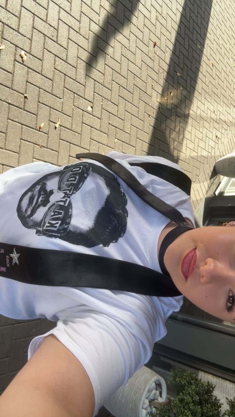 Customer photo review of KATTDO t-shirt